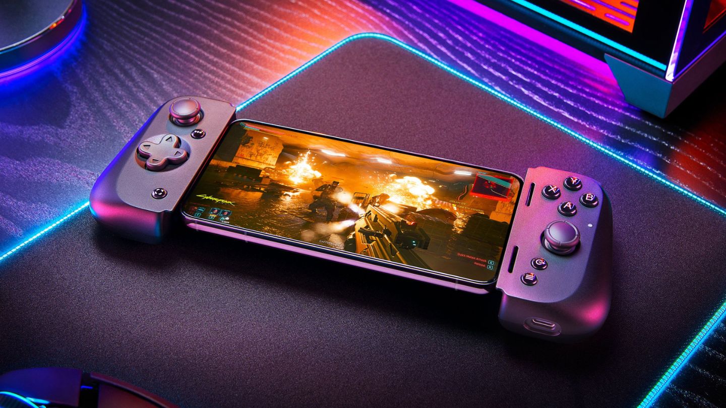 Daftar 5 aksesoris mobile gaming terbaik yang wajib dimiliki Content Creator, termasuk mikrofon clip-on, cooler fan, dan mobile trigger.