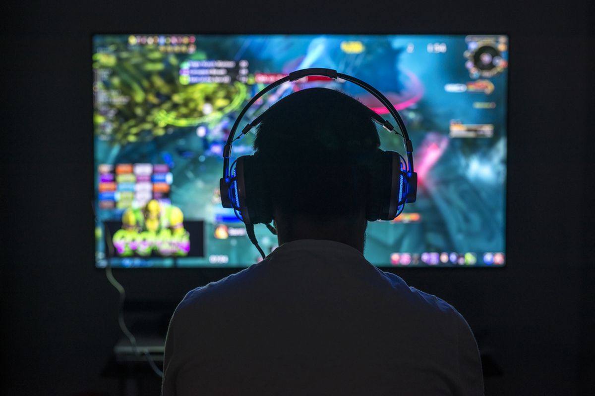 Ilustrasi pertumbuhan industri game Indonesia dengan gamer dan developer lokal