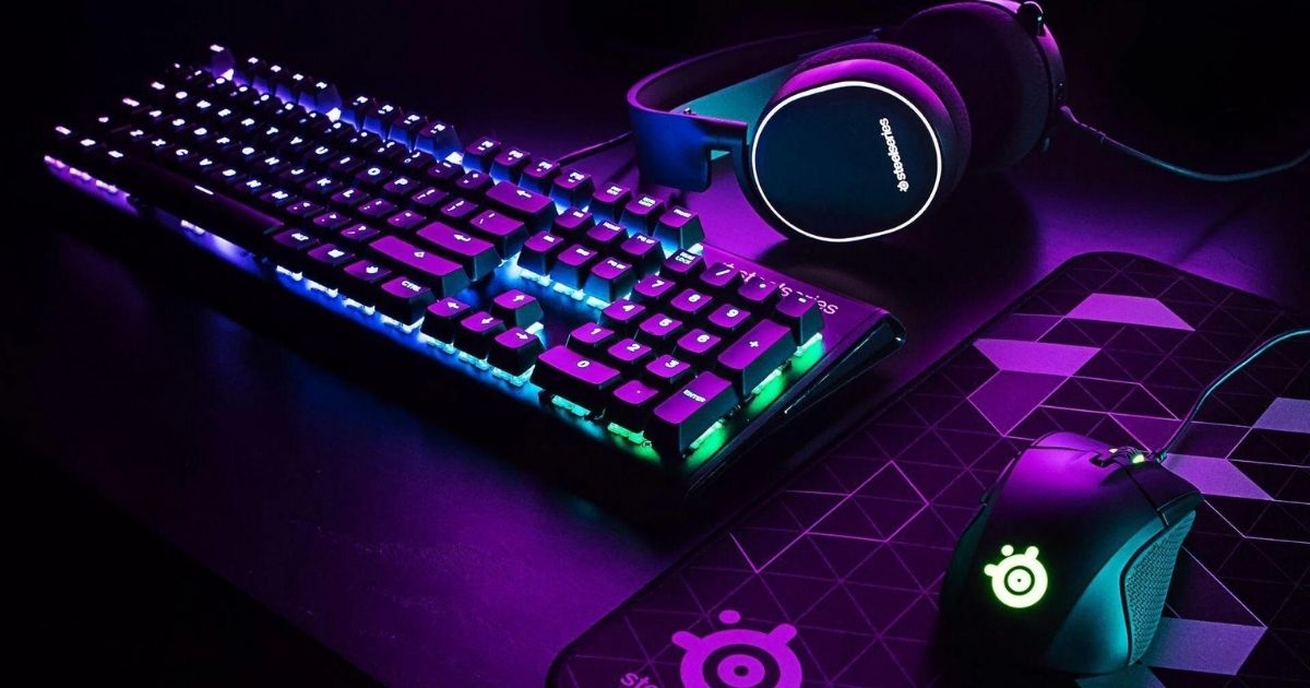 Keyboard Gaming Mekanik RGB untuk Gamer Profesional Keyboard gaming mekanik dengan lampu RGB menyala, ideal untuk performa gaming dan setup gamer profesional