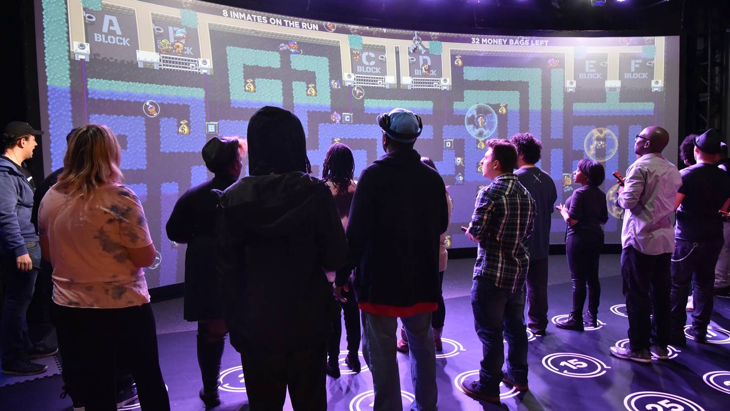 PC dan laptop gaming berperforma tinggi menjalankan game modern dengan grafis 4K dan FPS stabil