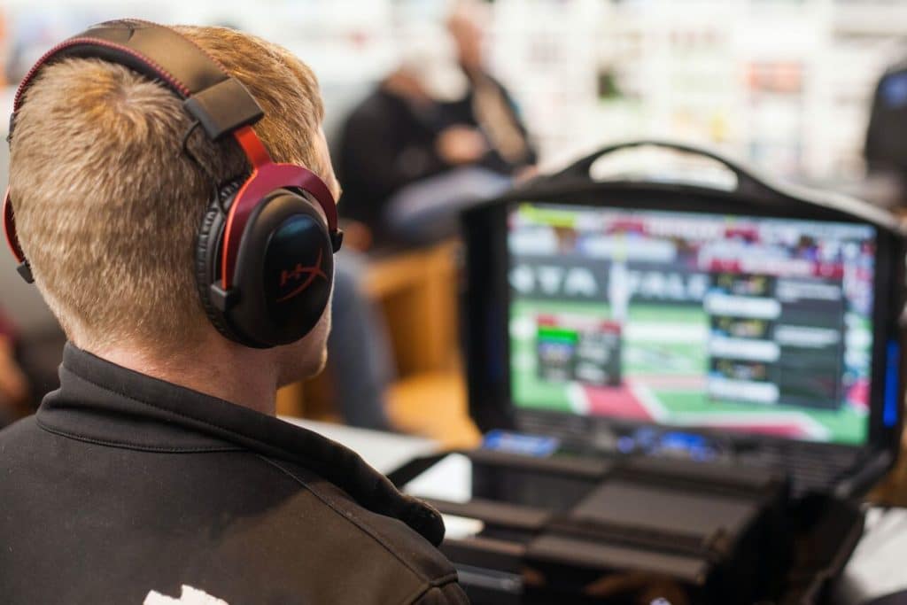 Perkembangan esports Indonesia dari komunitas warnet hingga turnamen profesional