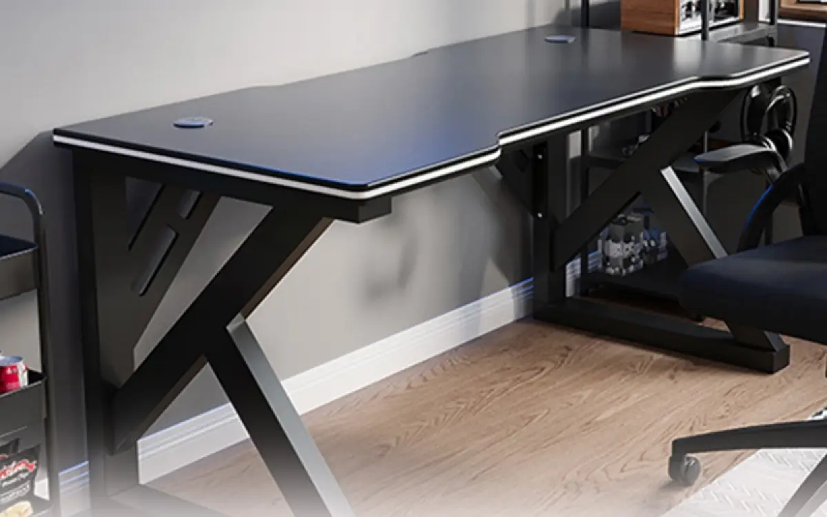 Meja Gaming Minimalis X-Desk untuk Setup Gamer Meja gaming minimalis X-Desk dengan rangka besi dan permukaan kayu MDF