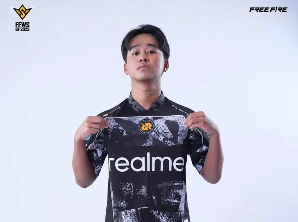 Ikall RRQ Kazu bersama tim RRQ berlatih strategi Free Fire untuk FFWS Global Finals 2025
