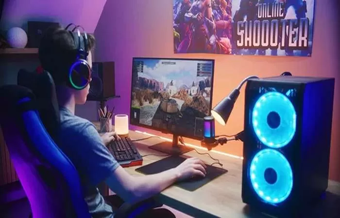 Gamer sedang streaming gameplay dengan headset dan mikrofon, menghasilkan uang dari hobi