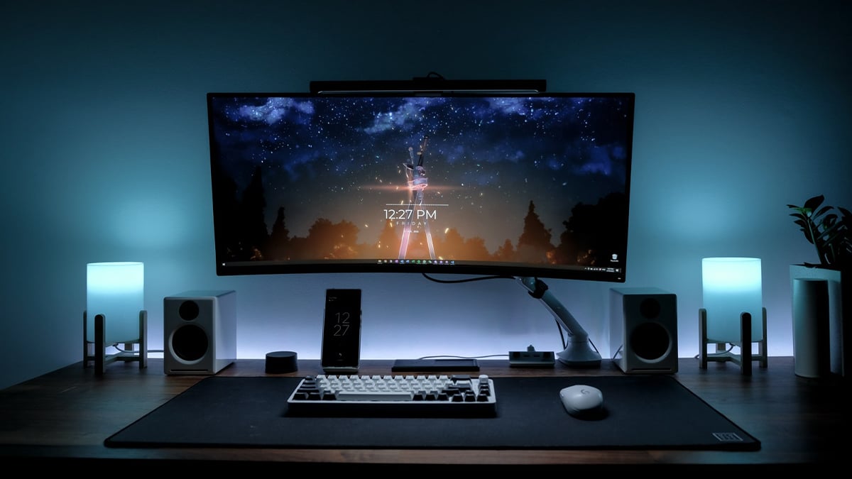 Monitor gaming dengan refresh rate tinggi untuk gameplay mulus