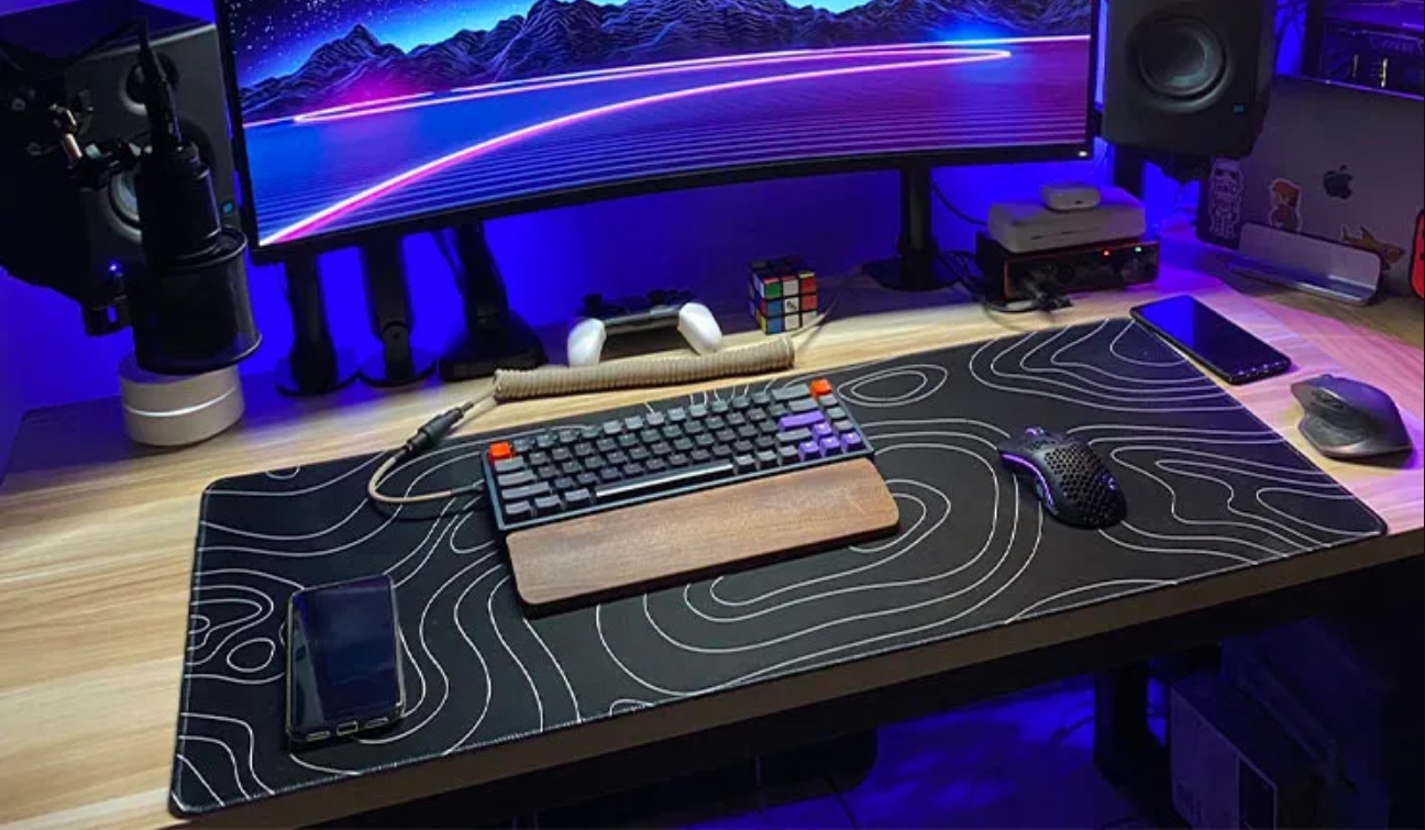 Rekomendasi-Aksesoris-Gaming-Terbaik-2026 Deretan aksesoris gaming premium mulai dari keyboard mekanik hingga mouse wireless untuk setup pro player.