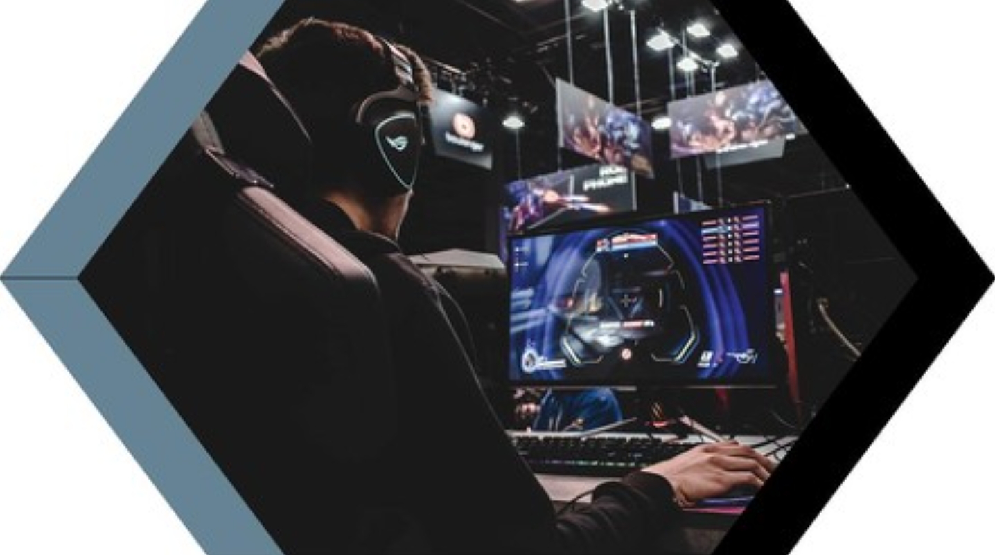 pemain esports indonesia bertanding dalam turnamen gaming profesional