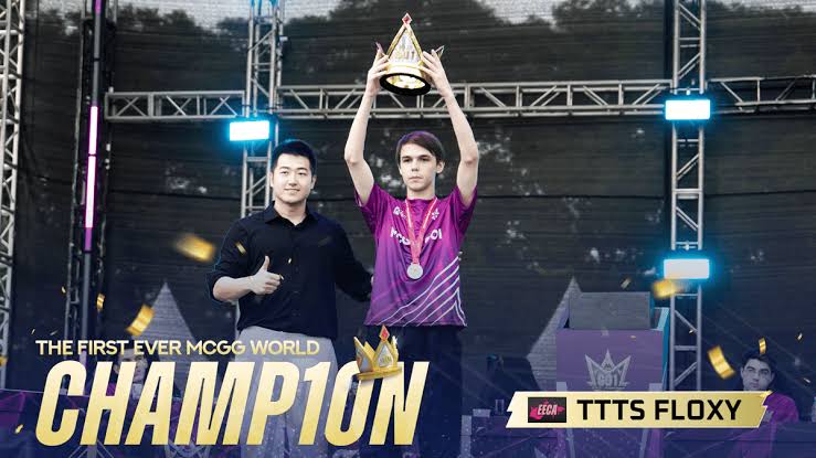 Esports & Industri Gaming Modern 2026 Pemain esports profesional dalam turnamen gaming modern dengan pencahayaan panggung kompetisi