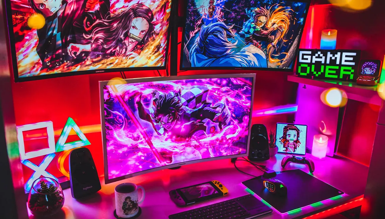 Aksesoris gaming modern dengan keyboard mouse headset dan perlengkapan setup gamer