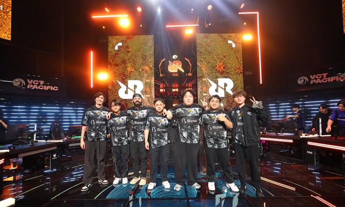 Arena turnamen esports global 2026 dengan pemain profesional bertanding menggunakan teknologi gaming terbaru