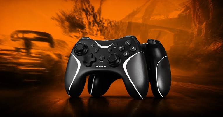 Aksesoris gaming modern berupa mouse, keyboard, headset, dan perlengkapan setup gaming
