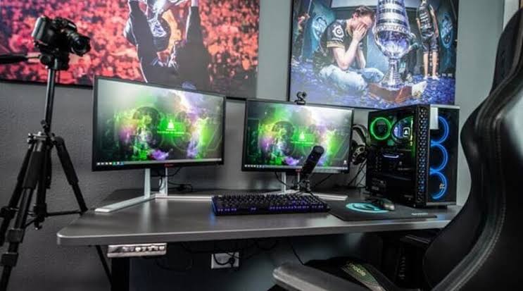 Game PC Terbaru untuk Gamer Tahun Ini Game PC terbaru dengan tampilan gaming modern di komputer