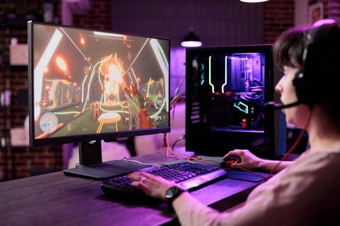 Teknologi Game Modern dengan Perangkat Gaming Masa Depan Teknologi game modern menggunakan perangkat gaming canggih dengan visual digital futuristik