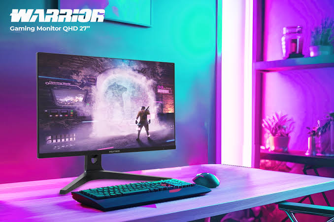 Teknologi gaming modern dengan PC gaming dan perangkat digital