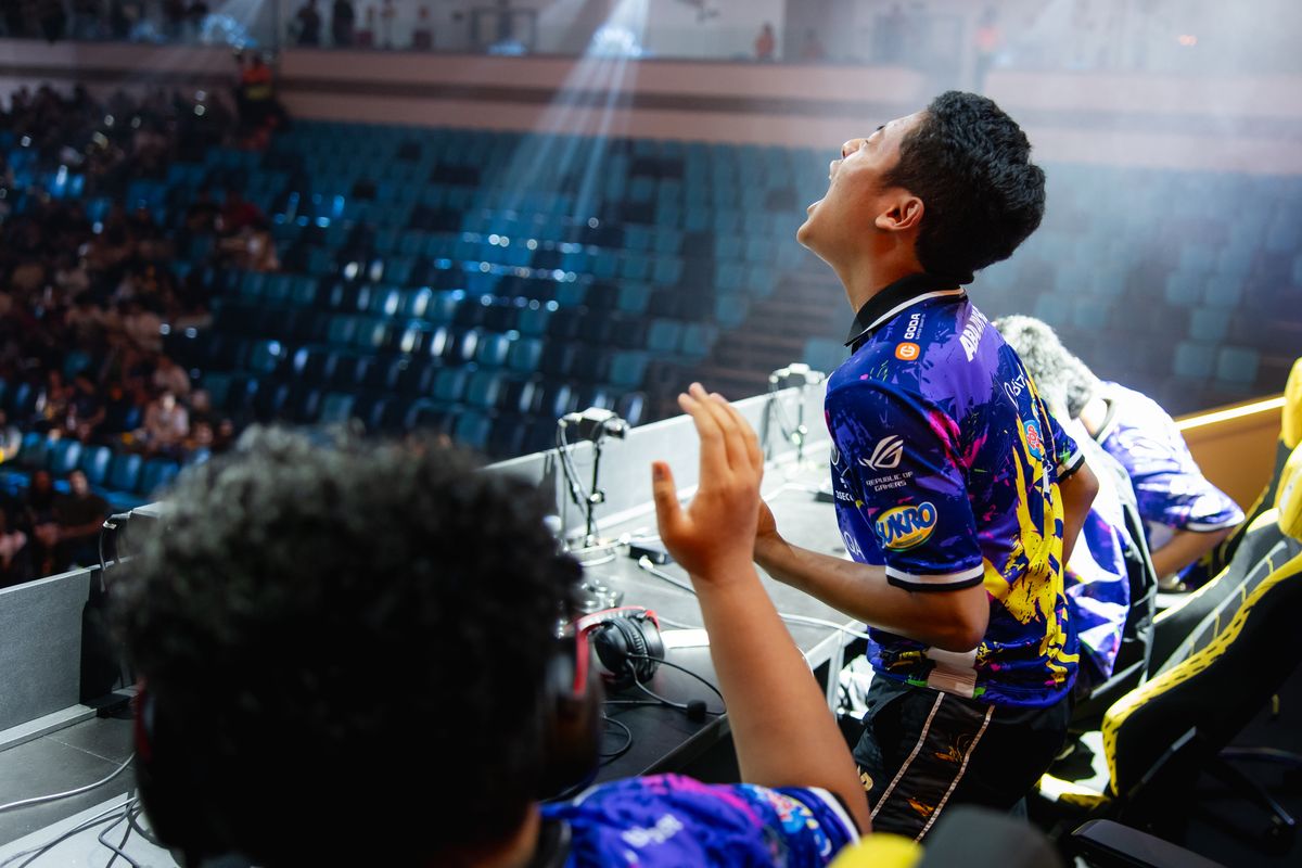 Turnamen Esports dan Kompetisi Gaming Kompetitif Turnamen esports dengan tim gaming dalam pertandingan kompetitif